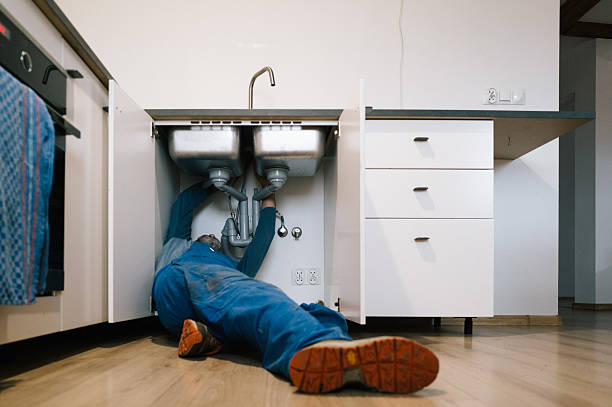 Professional Emergency Plumber technician working in Webster, TX